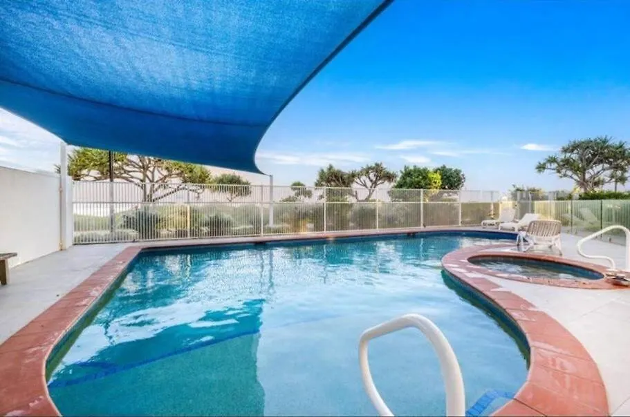 Premium Top Floor Oceanfront Unit In Regency On The Beach 705 Gold Coast Australia