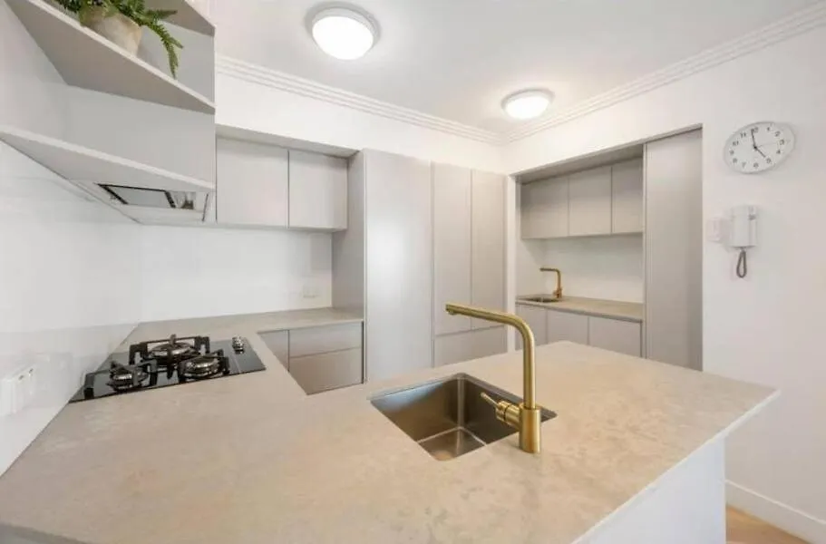 Apartment Premium Top Floor Oceanfront Unit In Regency On The Beach 705 Gold Coast