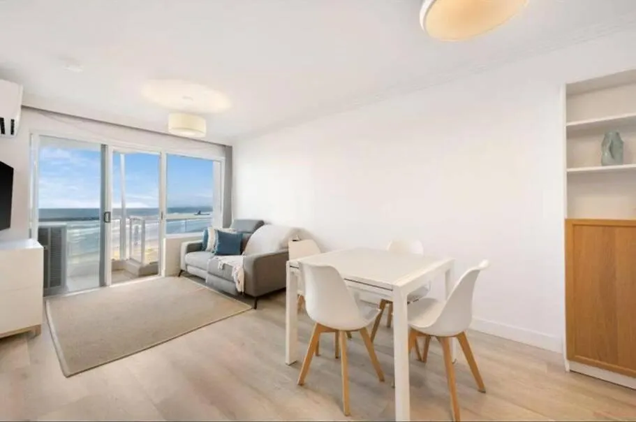 Premium Top Floor Oceanfront Unit In Regency On The Beach 705 Gold Coast 0*,  Australia