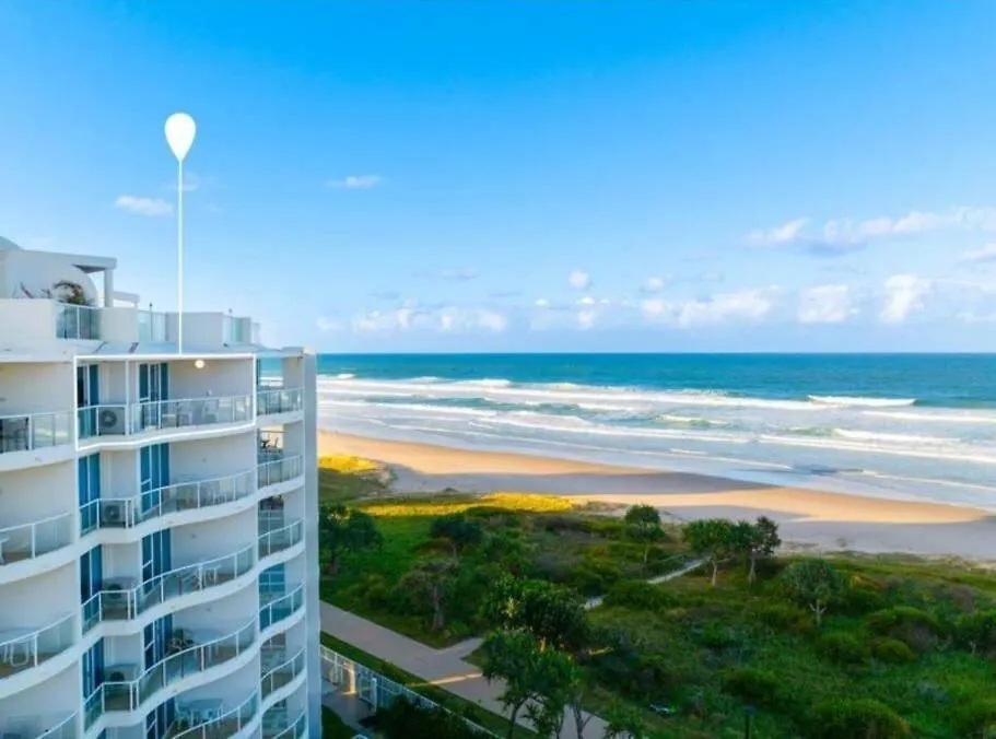 Premium Top Floor Oceanfront Unit In Regency On The Beach 705 Gold Coast